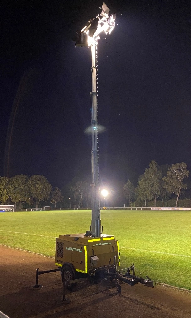 Lichtmast auf Sportplatz Beleuchtung: Lichtmast auf Sportplatz
